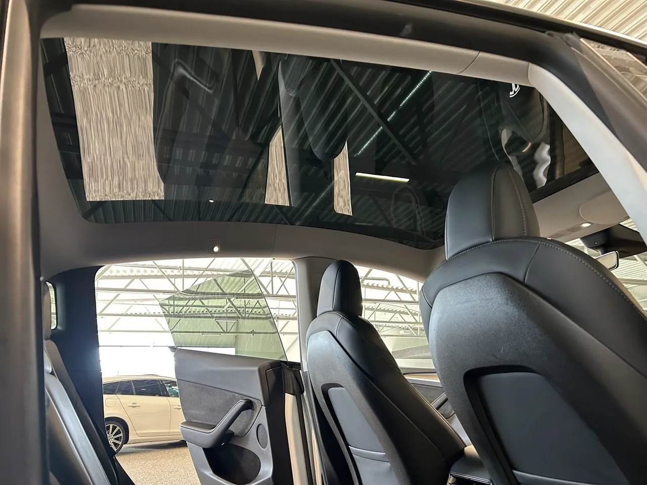 Vehicle image 21