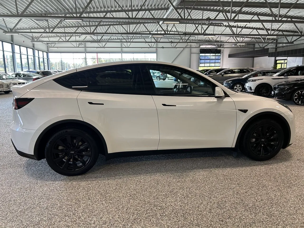Vehicle image 6