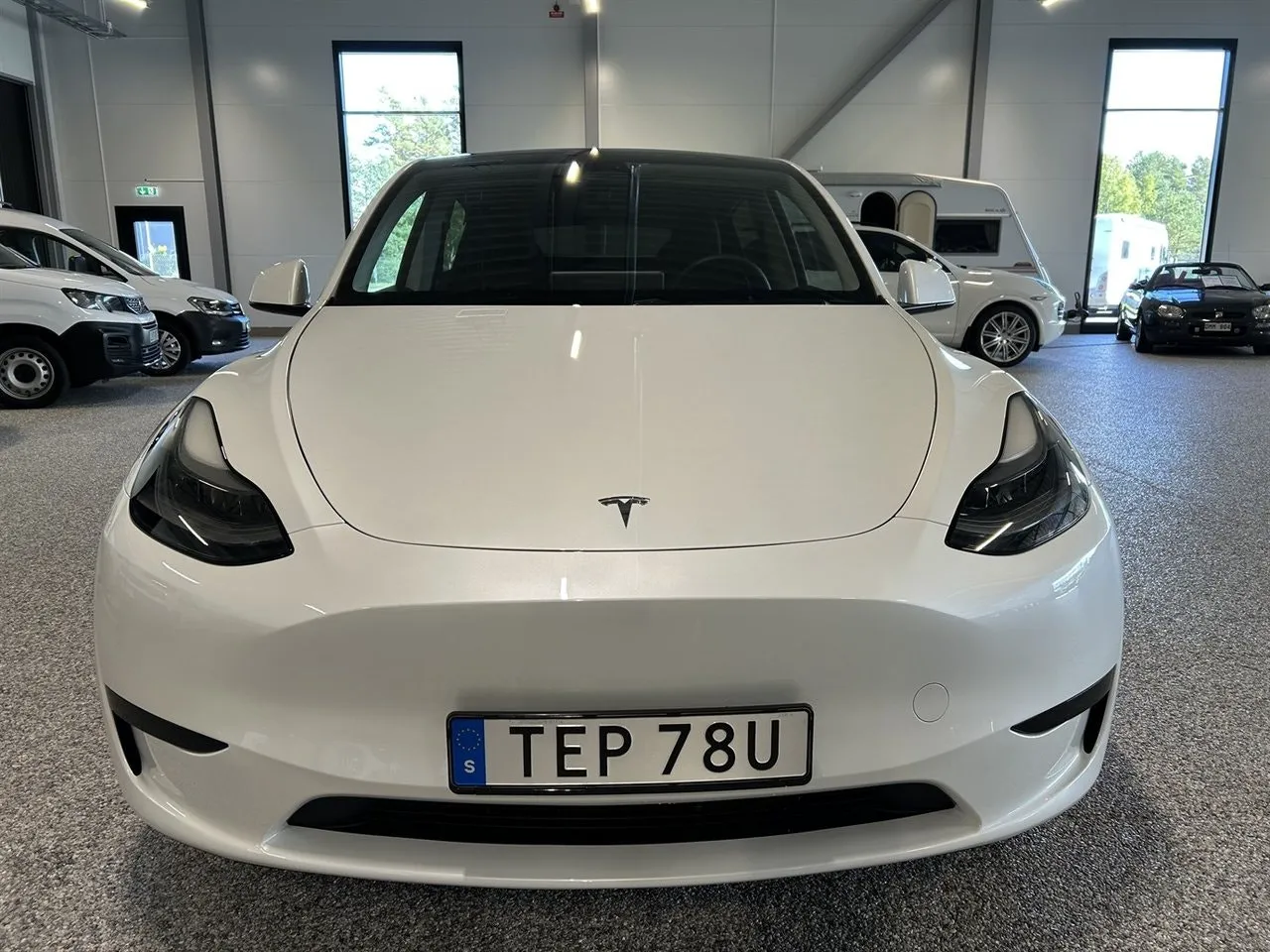Vehicle image 10