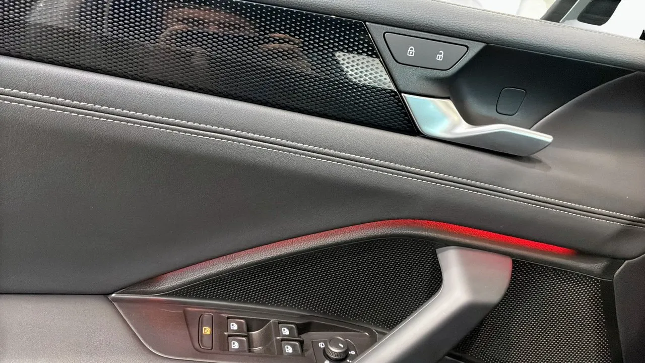 Vehicle image 24