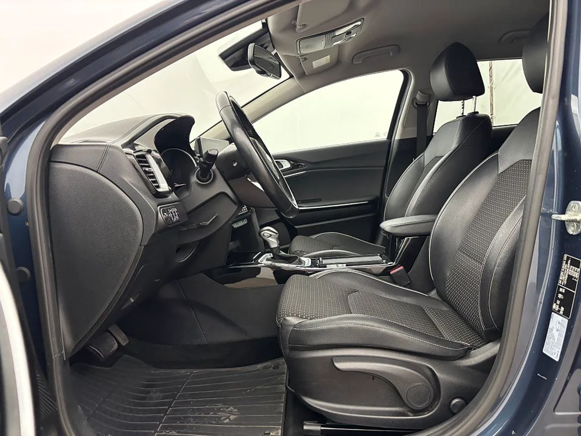 Vehicle image 14