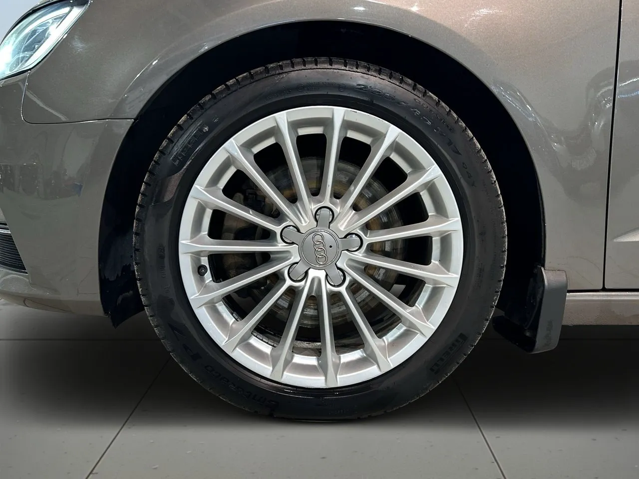 Vehicle image 18