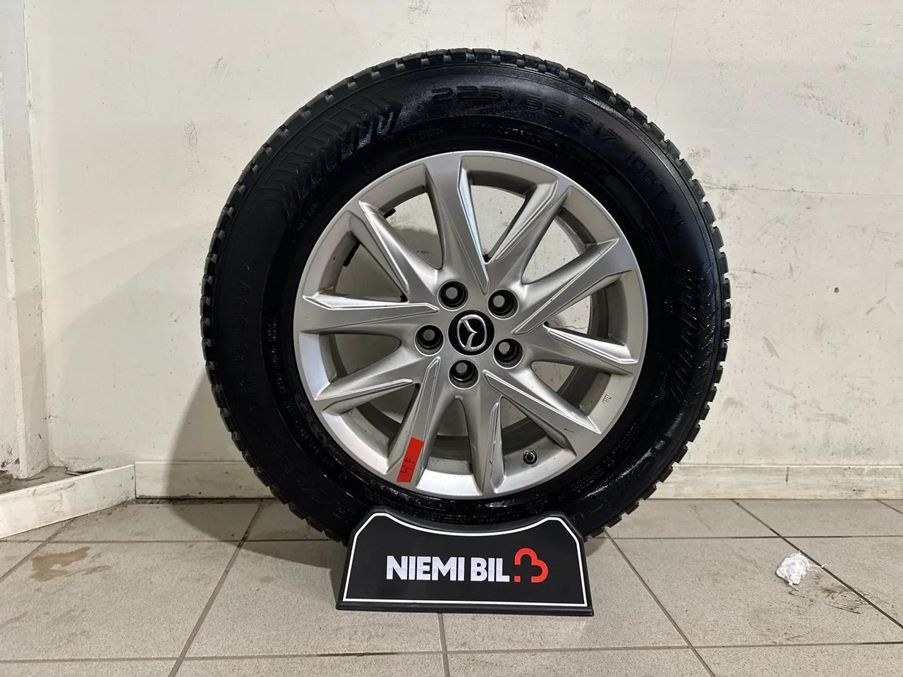 Vehicle image 17