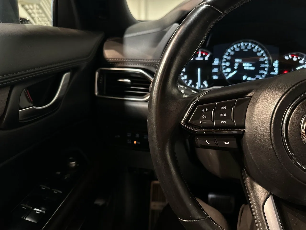 Vehicle image 23