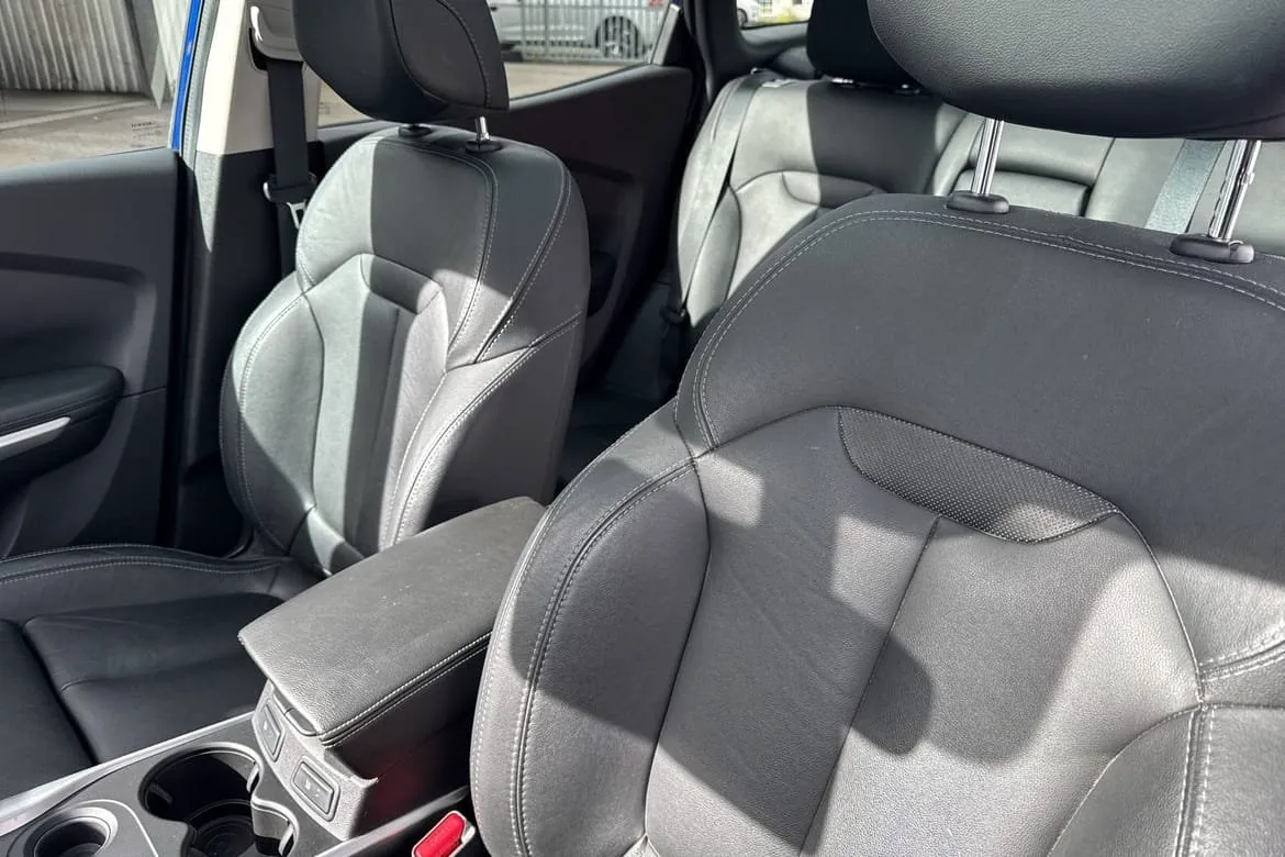 Vehicle image 14