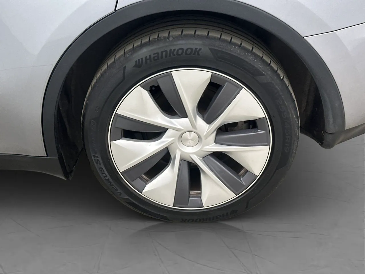 Vehicle image 32