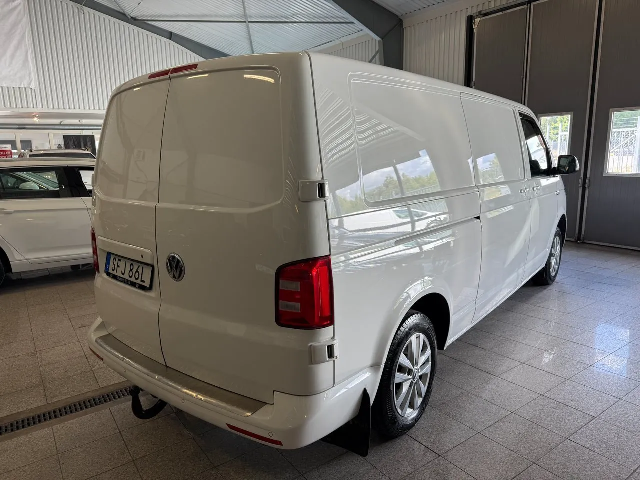 Vehicle image 5