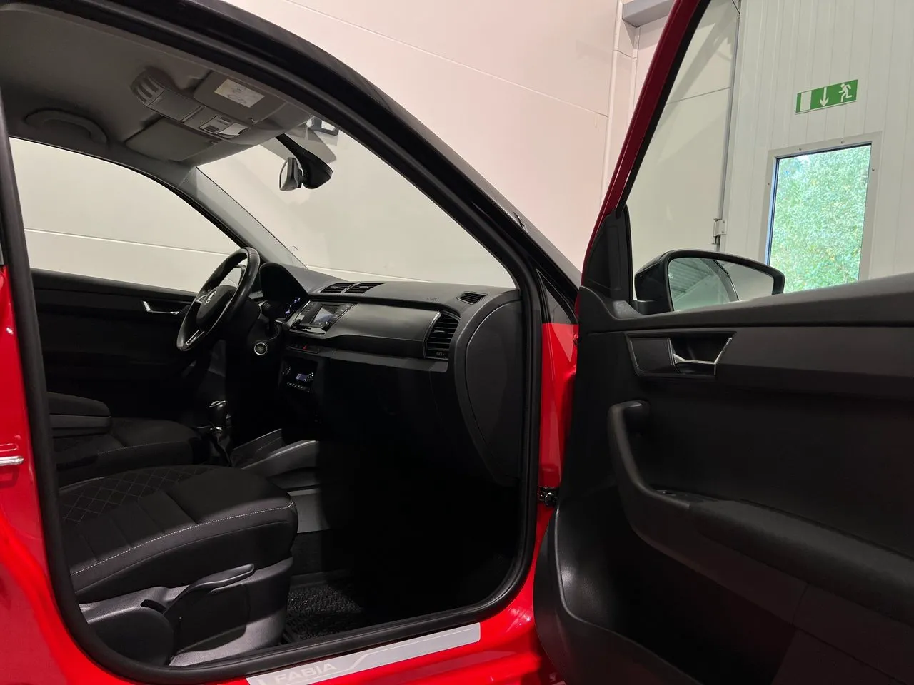 Vehicle image 17