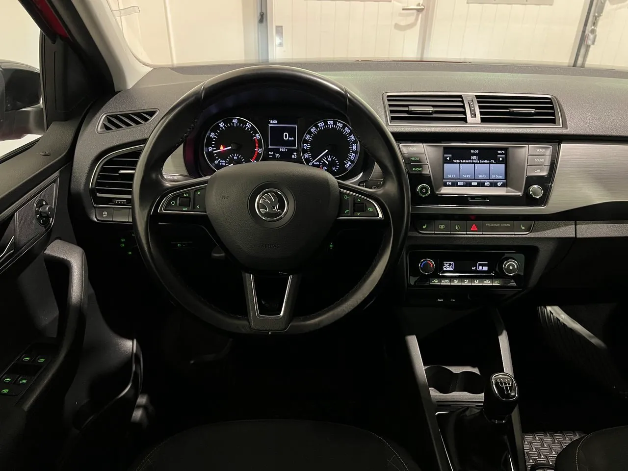 Vehicle image 14