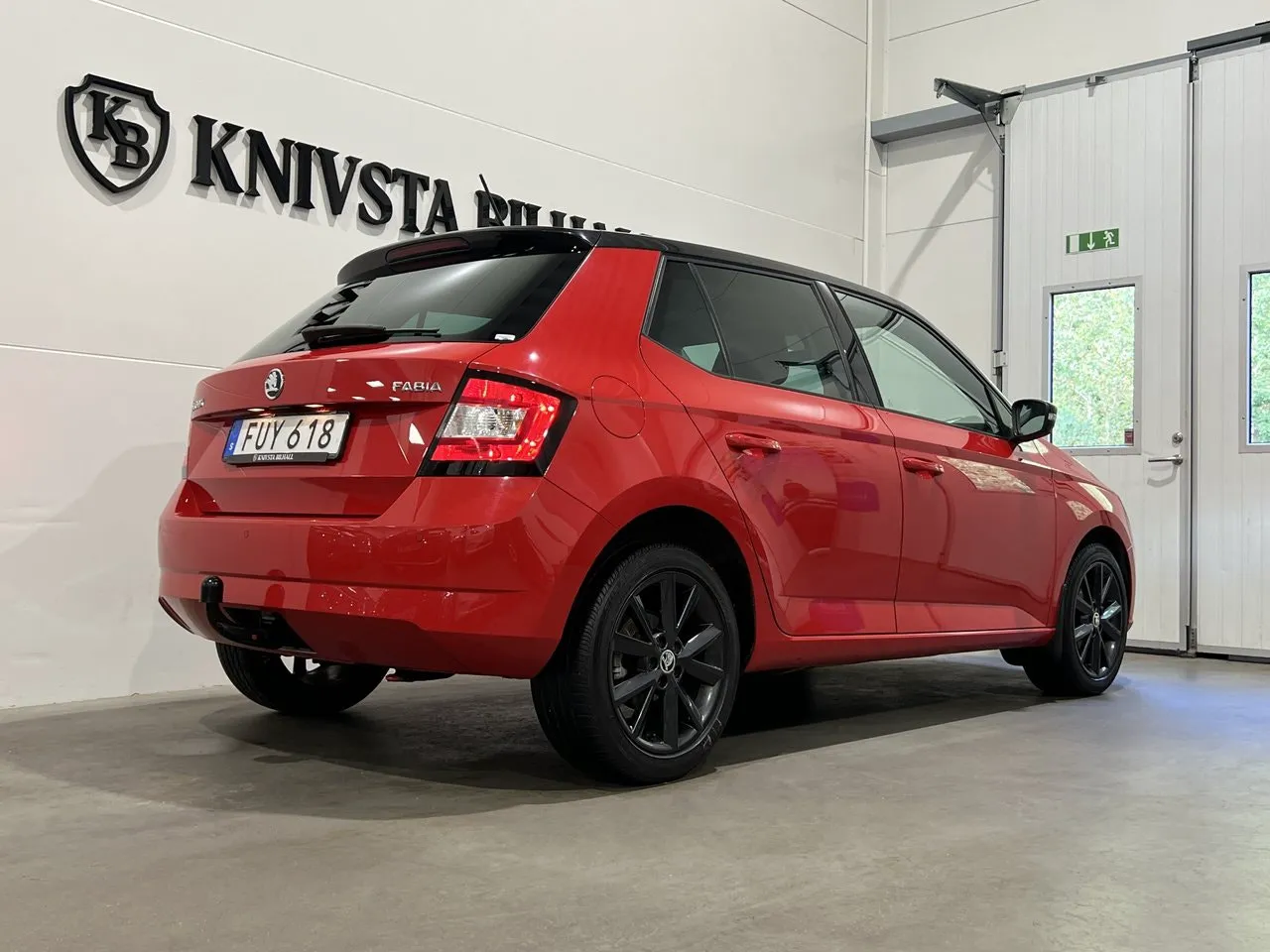 Vehicle image 19