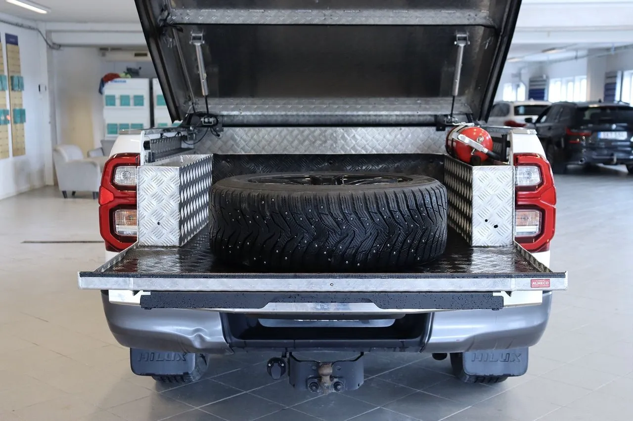 Vehicle image 18