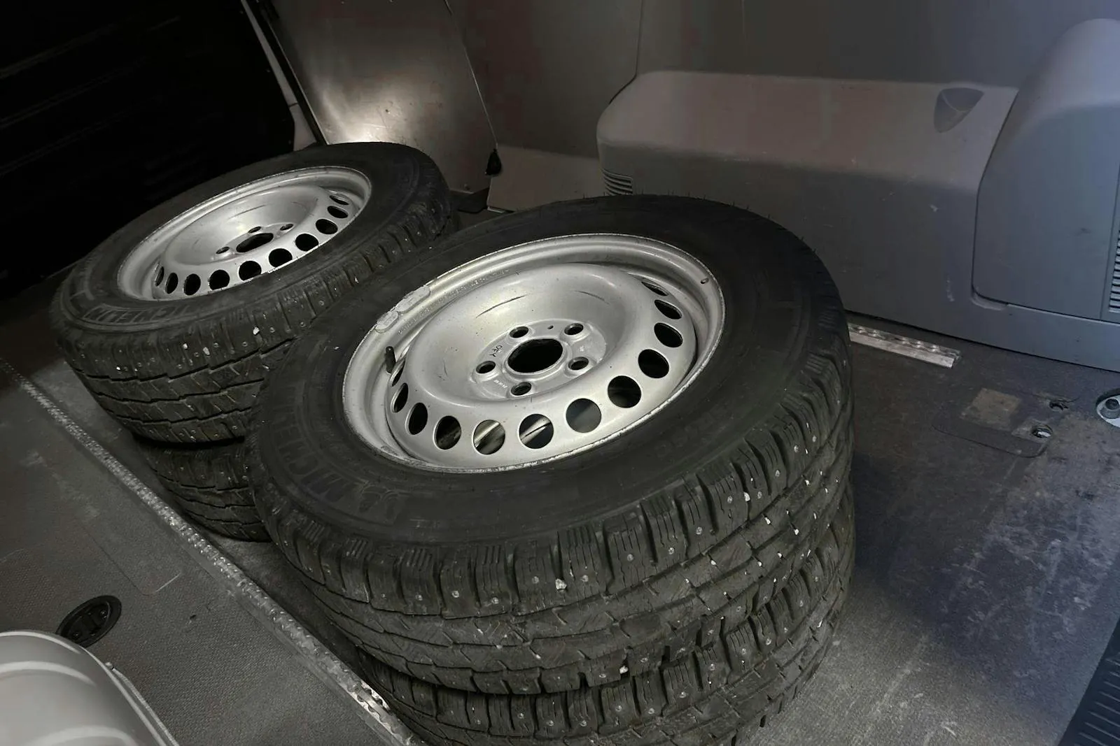 Vehicle image 15