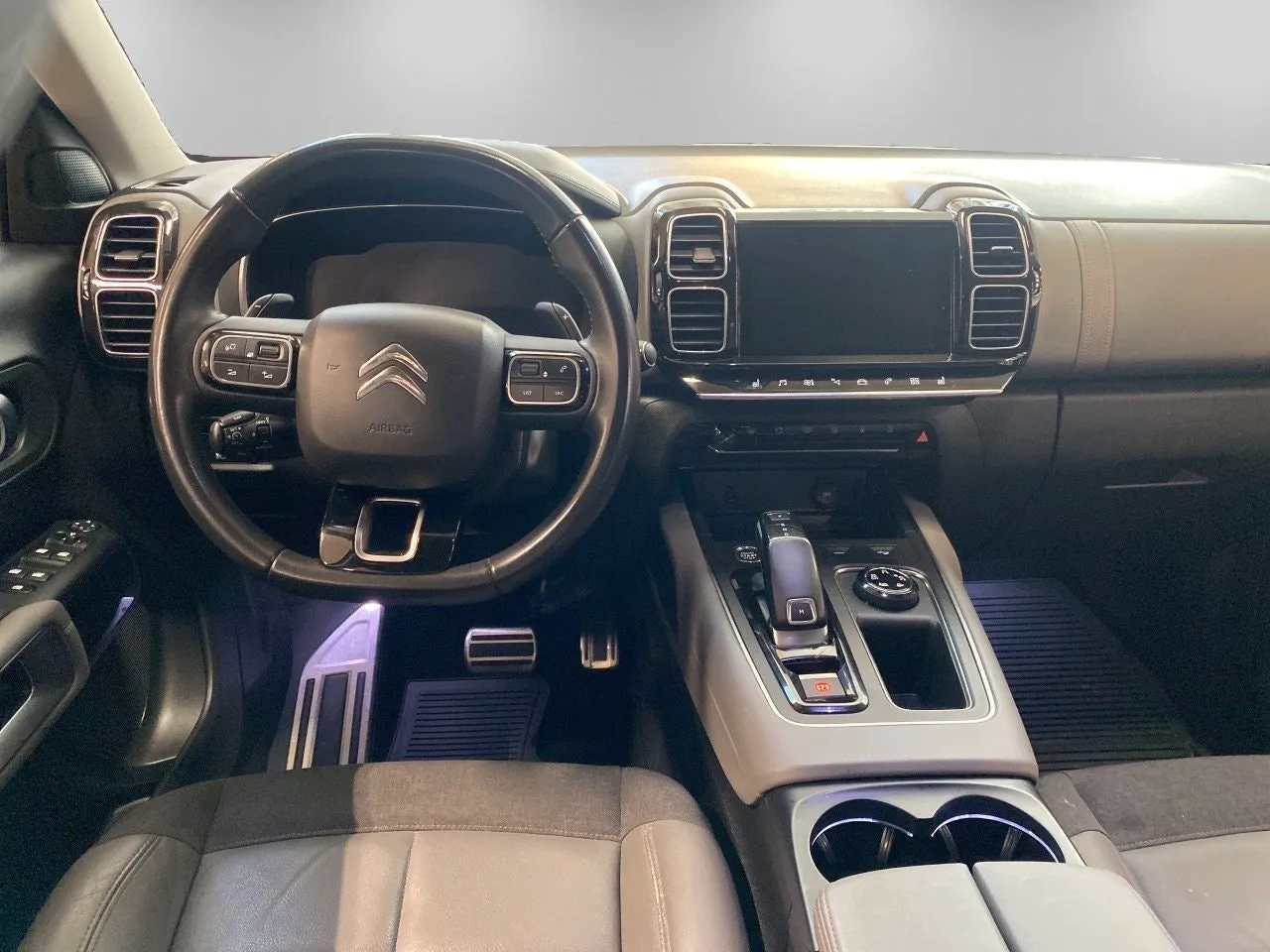 Vehicle image 6