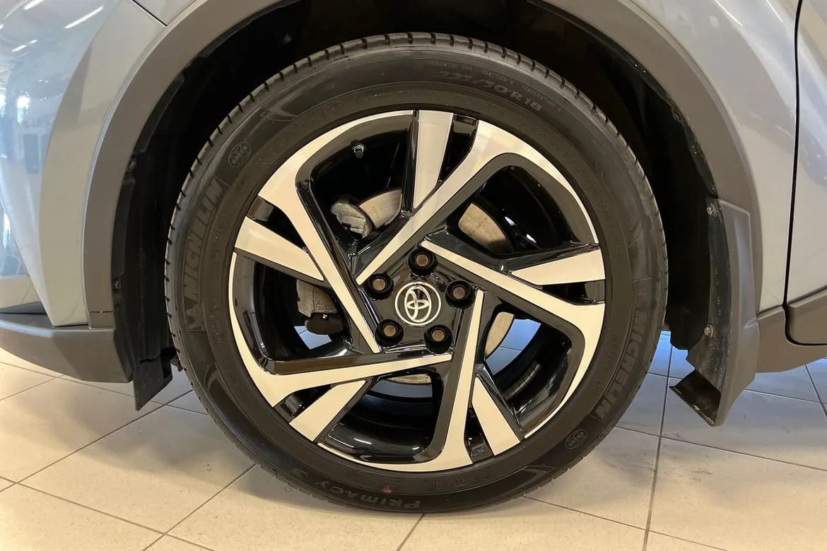 Vehicle image 14