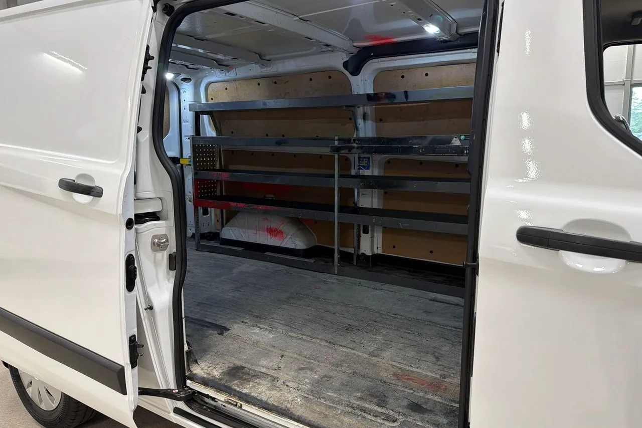 Vehicle image 16