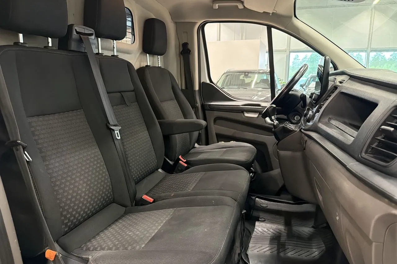 Vehicle image 15