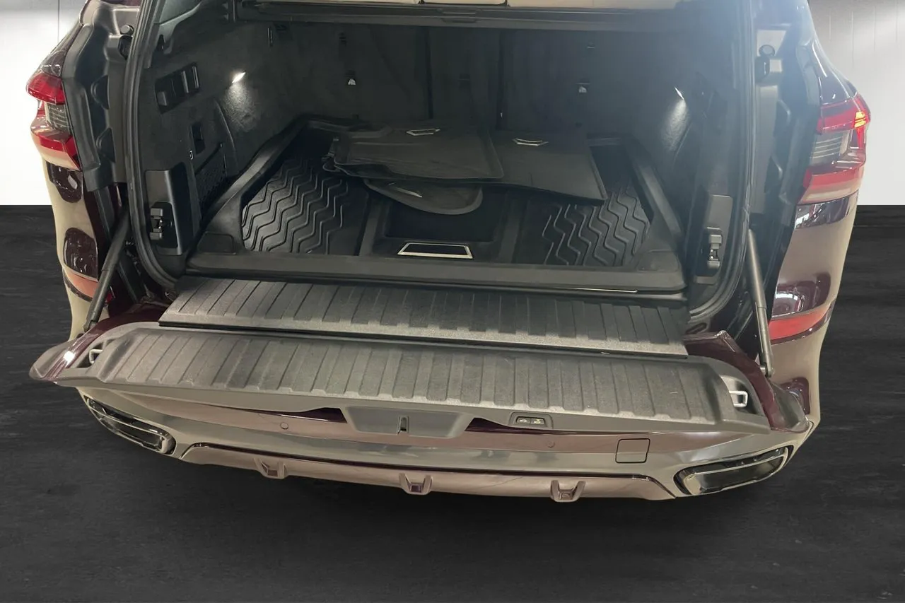 Vehicle image 18