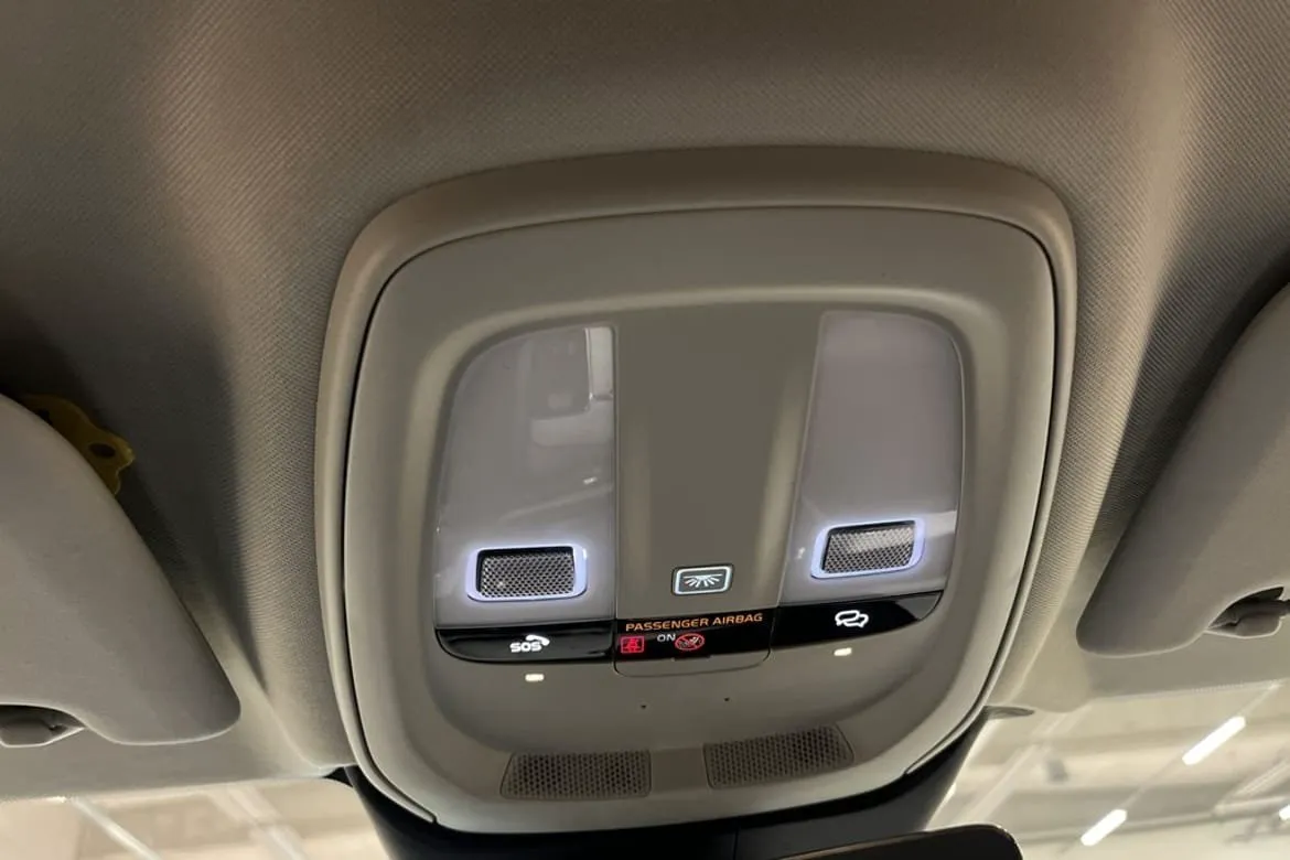 Vehicle image 28