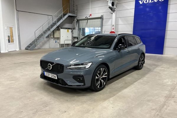 Volvo V60 B4 Diesel Plus Dark (V-HJUL) *360KAMERA/DRAGKROK* - 2024