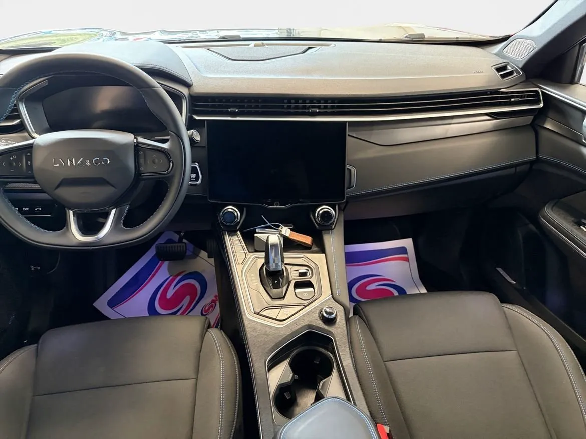 Vehicle image 9