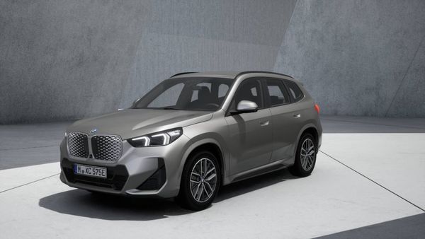 BMW iX1 eDrive20 M Sport Rattvärme Drag H/K Comfort Access - 2026