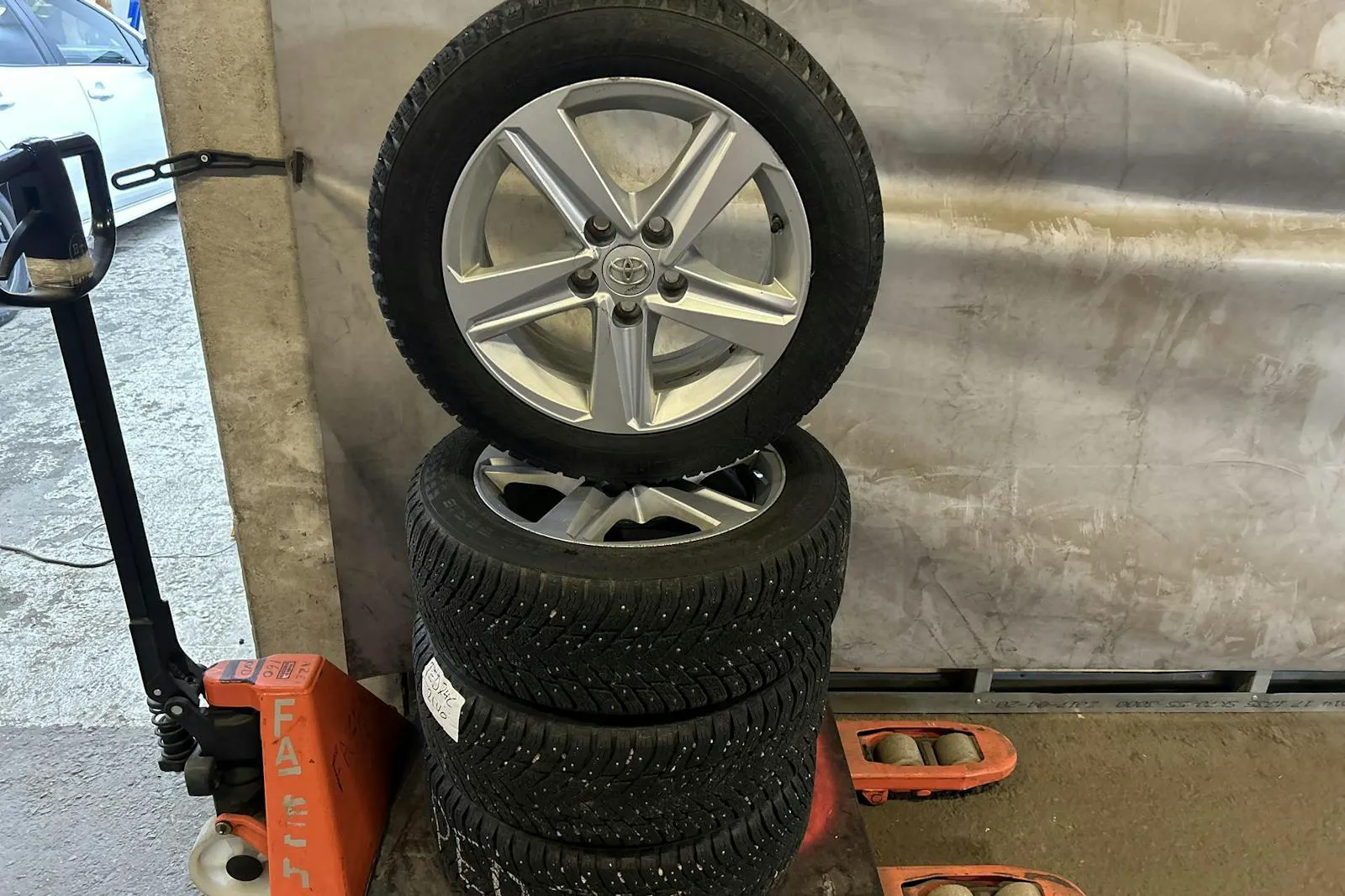 Vehicle image 12