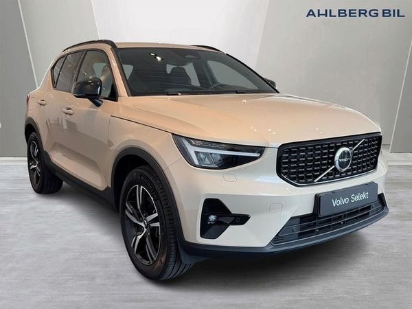 Volvo XC40 OUTLET B3 FWD Bensin Plus Dark. Backkamera, Na... - 2025