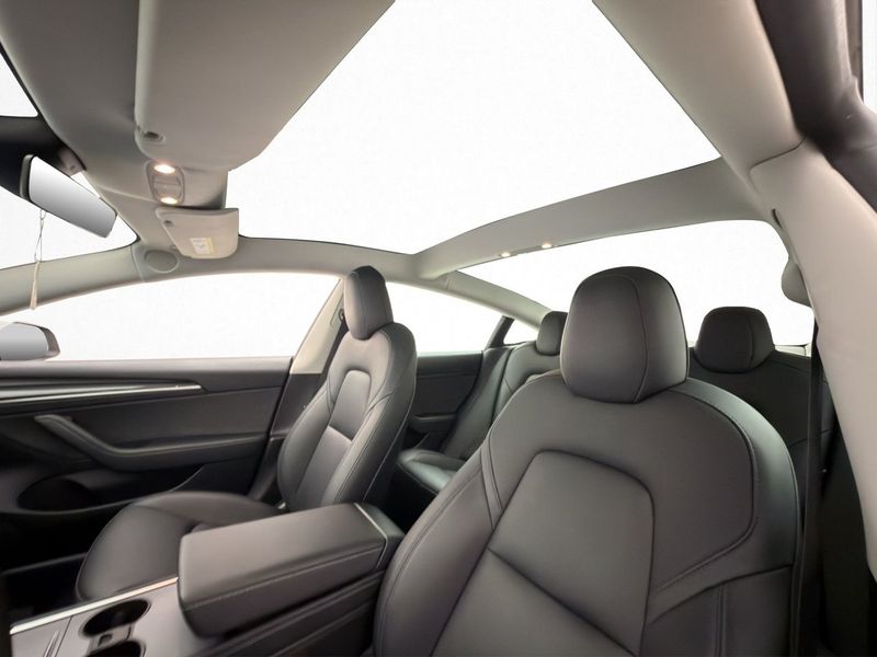 Tesla Model 3 bild 13