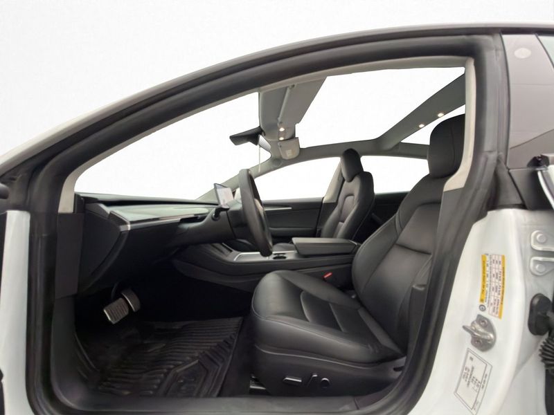 Tesla Model 3 bild 12