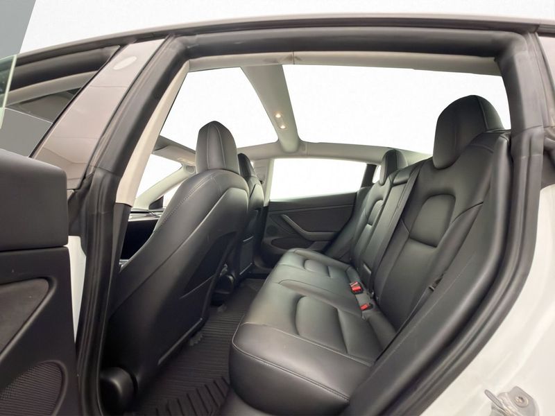 Tesla Model 3 bild 18