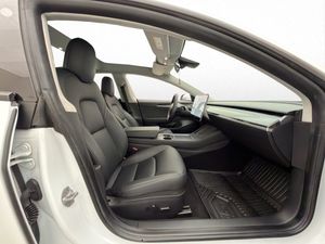 Tesla Model 3 bild 10