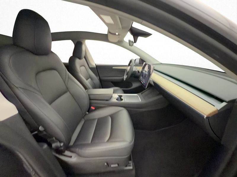 Tesla Model Y bild 16
