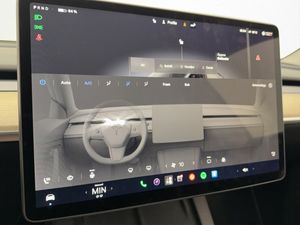 Tesla Model Y bild 26
