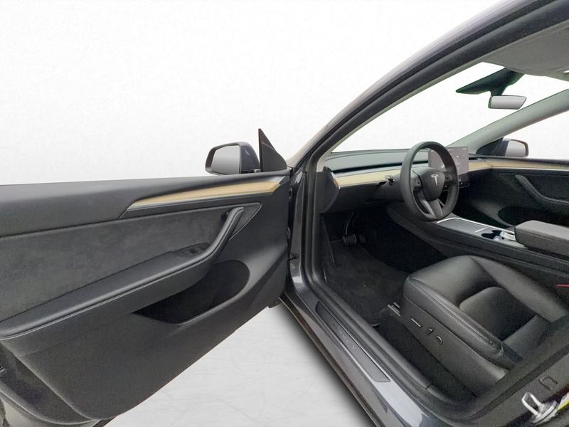 Tesla Model Y bild 12