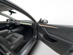 Tesla Model Y bild 17
