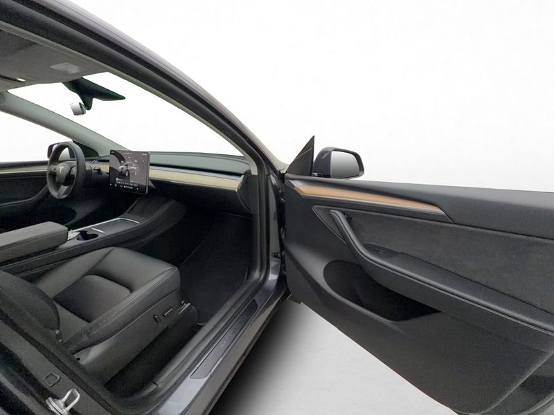 Tesla Model Y bild 17