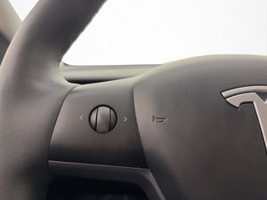Tesla Model Y bild 20