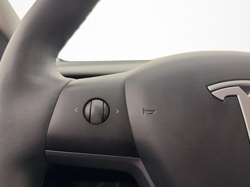 Tesla Model Y bild 20