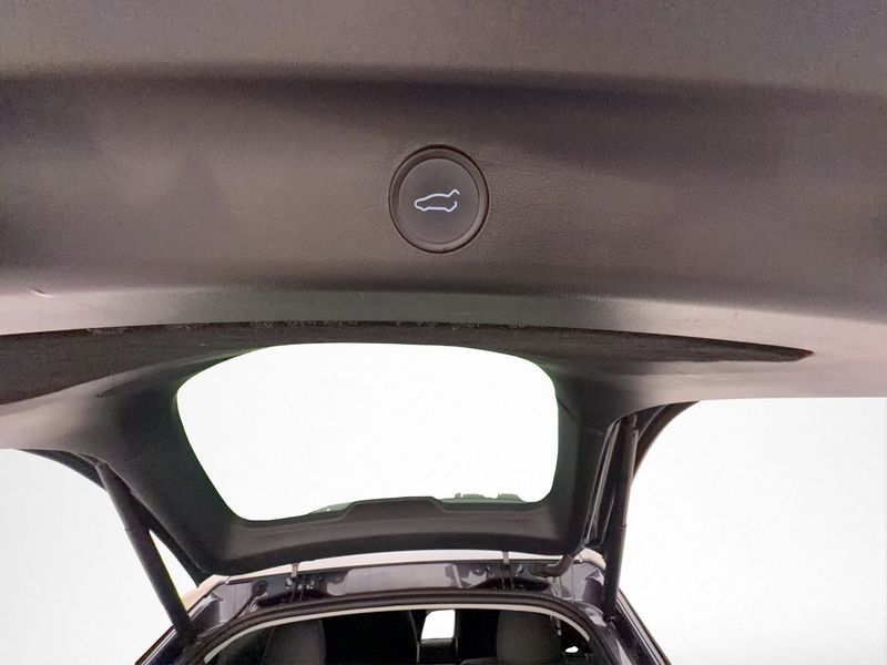 Tesla Model Y bild 32