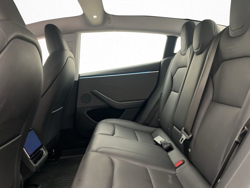 Tesla Model 3 bild 28