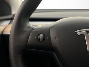 Tesla Model Y bild 15