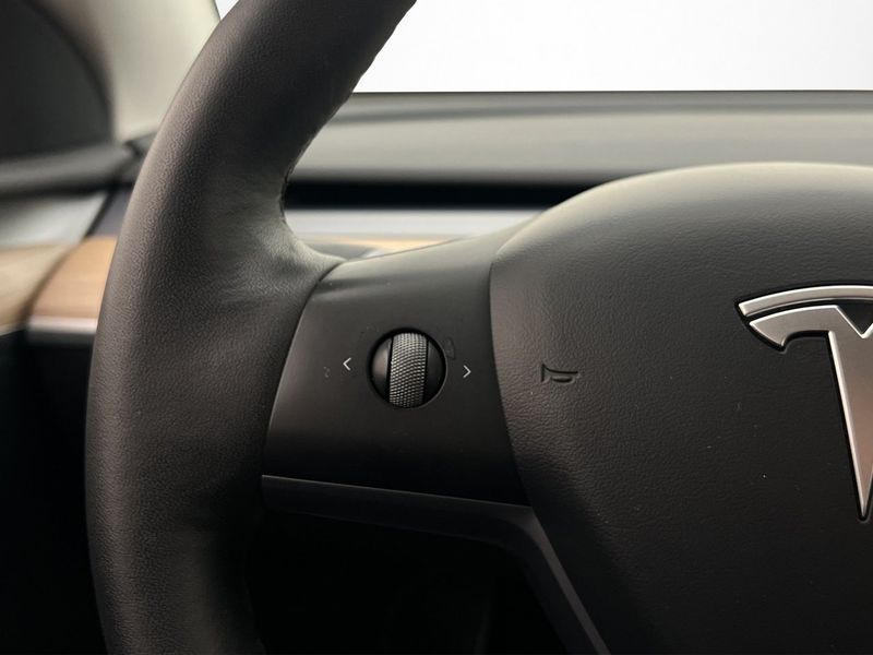 Tesla Model Y bild 15