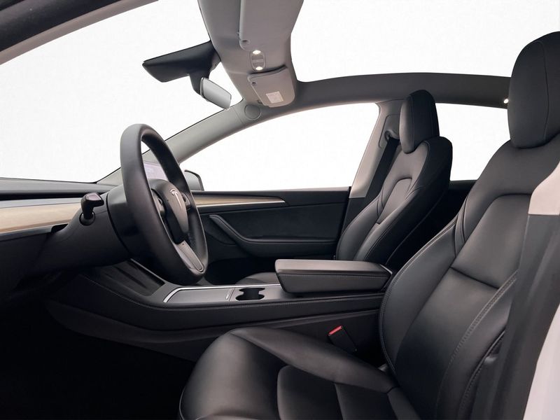 Tesla Model Y bild 12