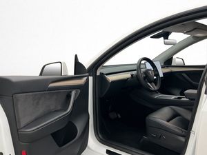 Tesla Model Y bild 11