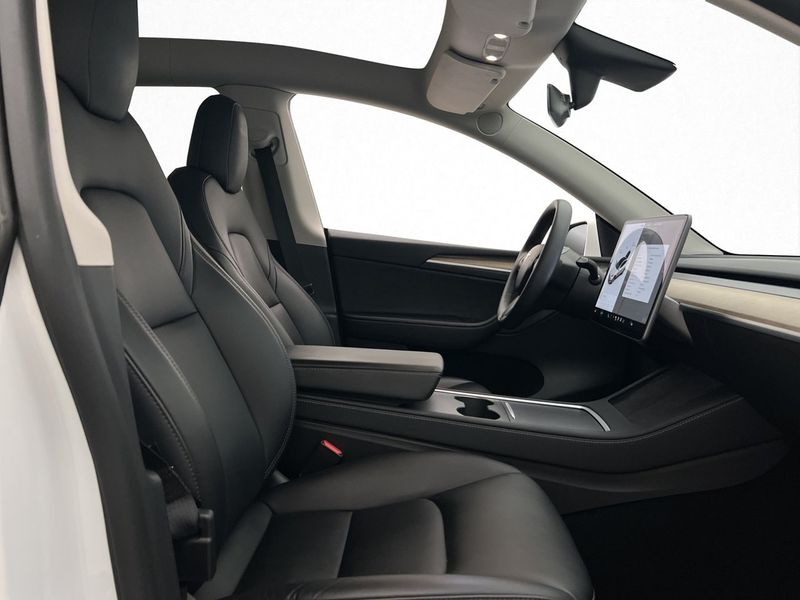 Tesla Model Y bild 26