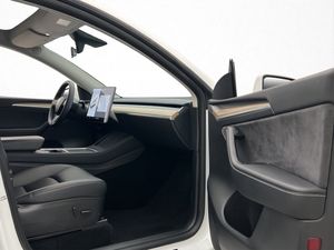 Tesla Model Y bild 27
