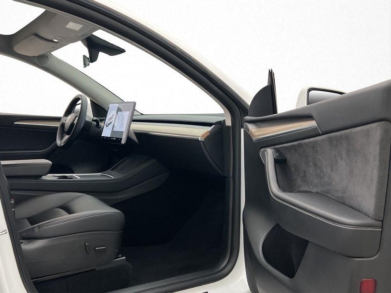 Tesla Model Y bild 27