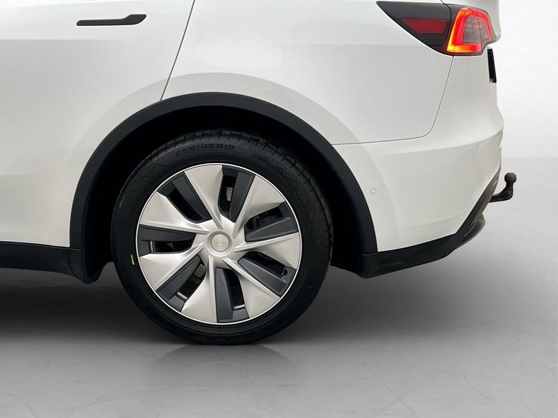 Tesla Model Y bild 32