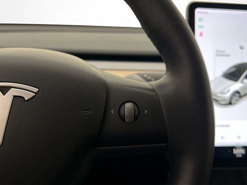 Tesla Model Y bild 16