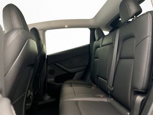 Tesla Model Y bild 28